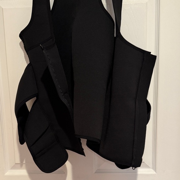 Black Women’s Sports Workout Vest - Picture 11 of 12